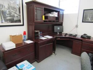 Executive Desk Station